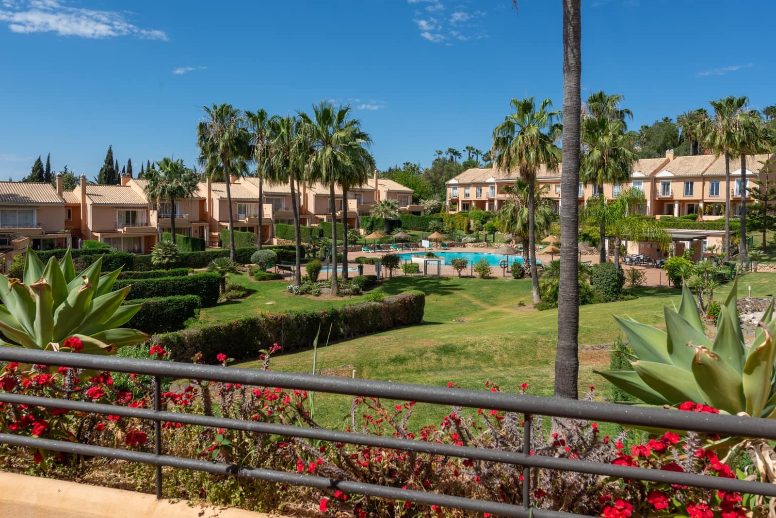 3 soveværelse Byhus til salg i Benahavis med swimmingpool garage - € 595.000 (Ref: 9588945)