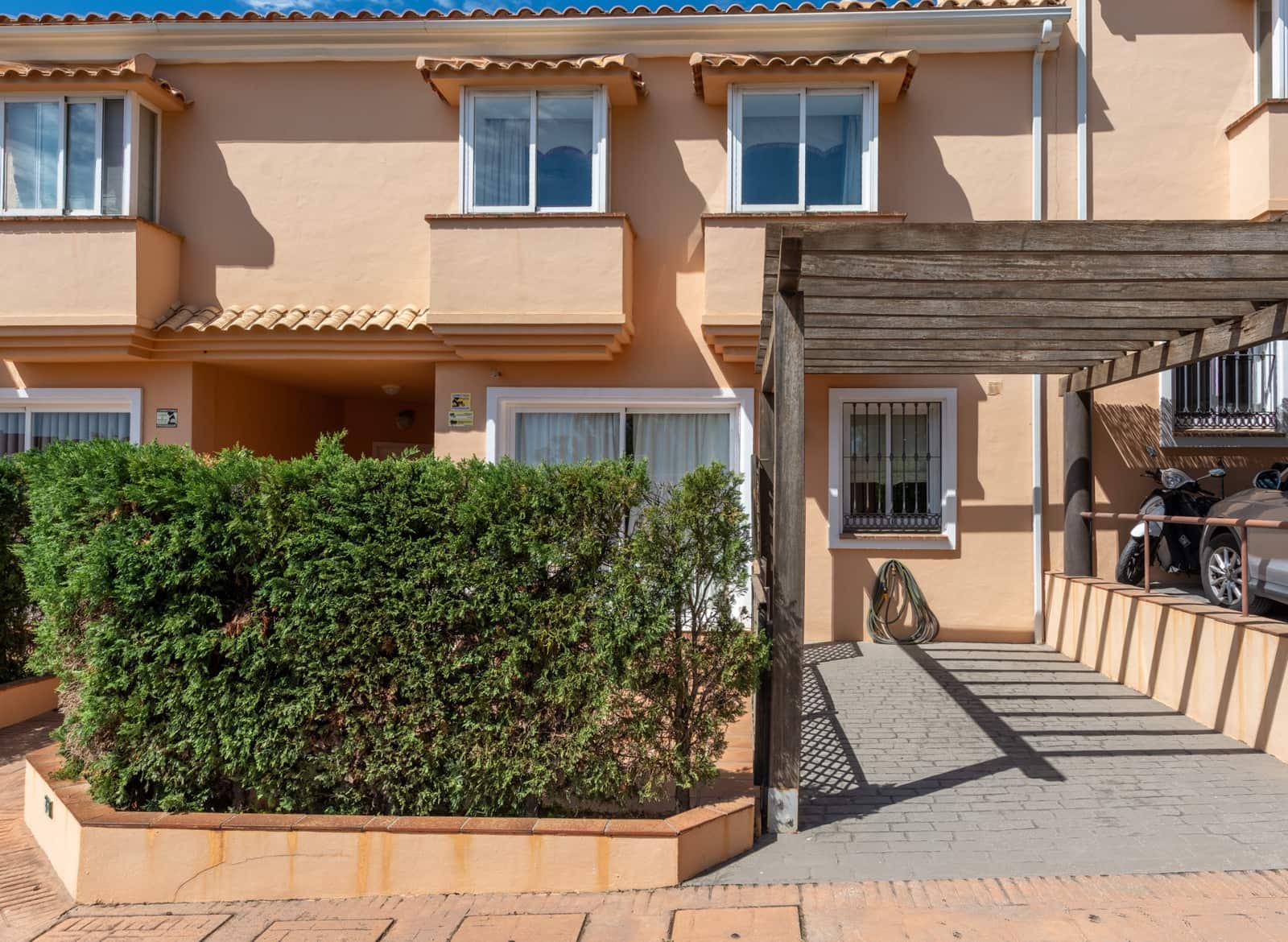 3 soveværelse Byhus til salg i Benahavis med swimmingpool garage - € 595.000 (Ref: 9588945)