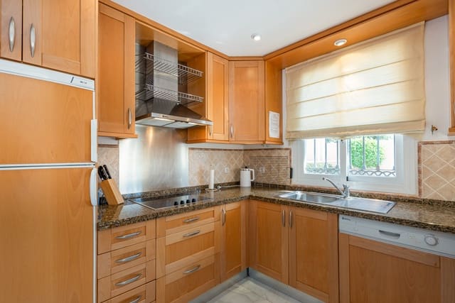 3 slaapkamer Huis te koop in Benahavís met zwembad garage - € 595.000 (Ref: 9588945)
