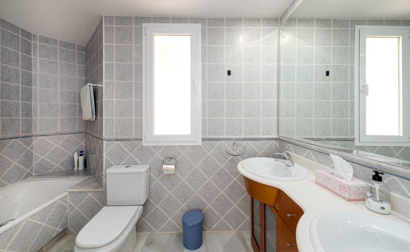 3 soverom Hus til salgs i Benahavis med svømmebasseng garasje - € 595 000 (Ref: 9588945)