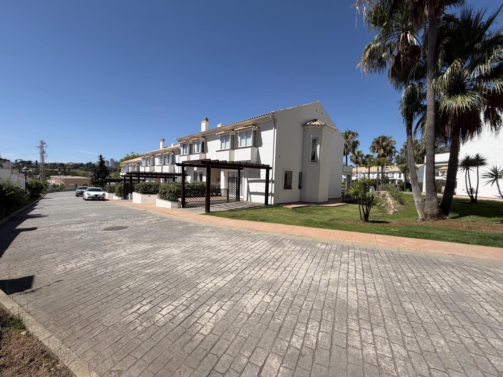 3 bedroom Townhouse for sale in Benahavis with pool garage - € 595,000 (Ref: 9588945)