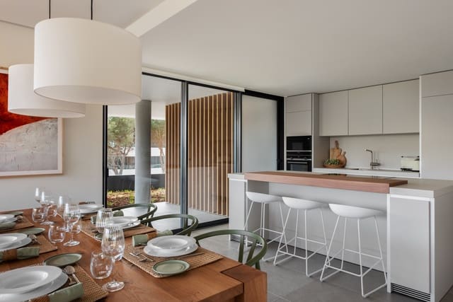 2 chambre Appartement à vendre à Sotogrande, San Roque avec piscine garage - 950 000 € (Ref: 9598299)