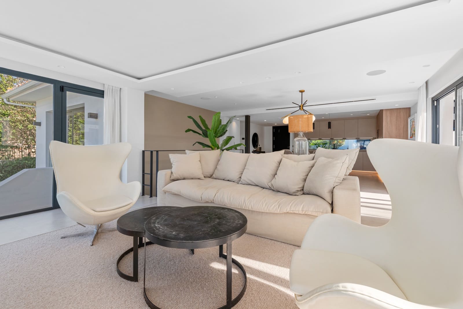 4 soveværelse Villa til salg i Nueva Andalucia med swimmingpool garage - € 1.895.000 (Ref: 9601409)