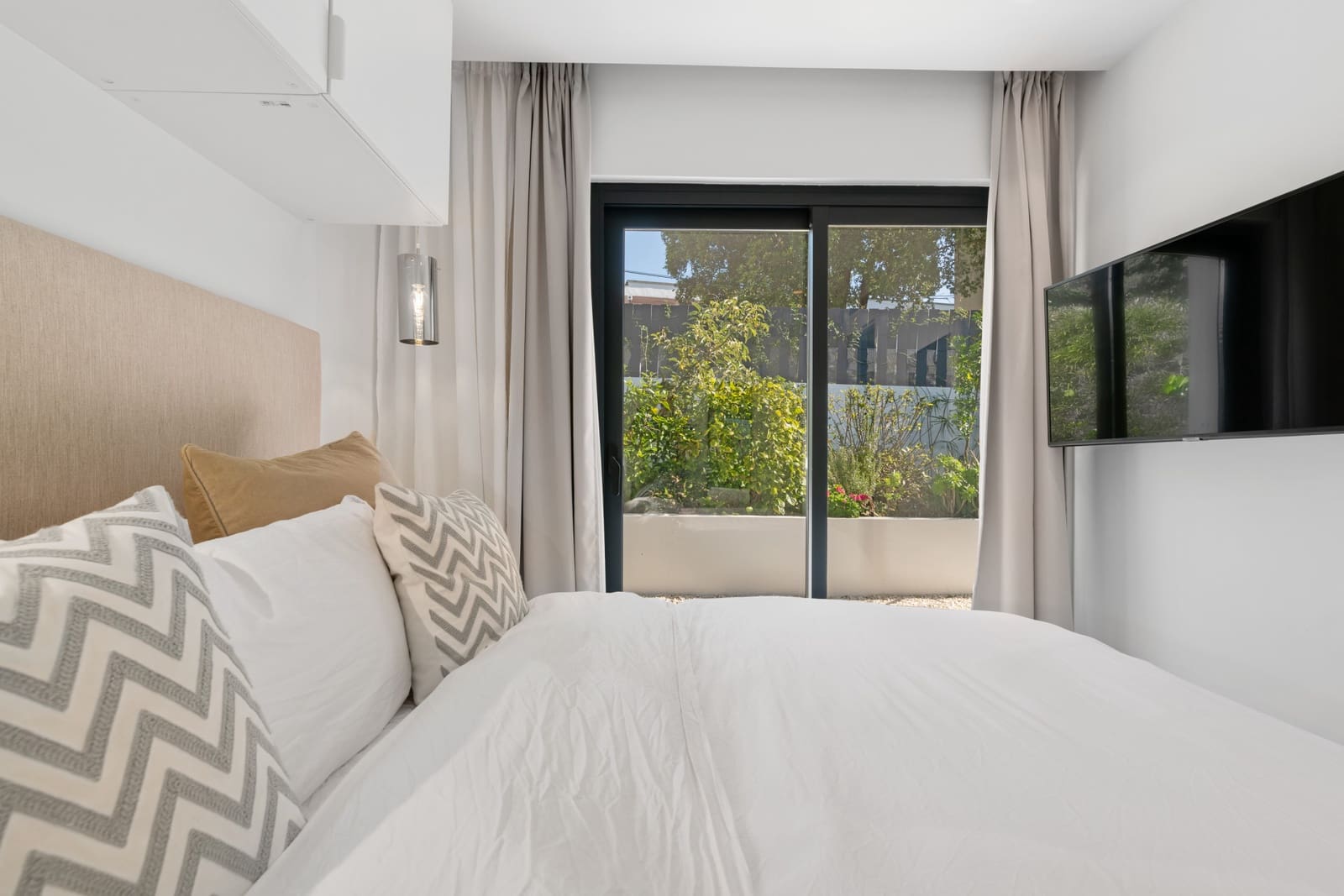 4 soveværelse Villa til salg i Nueva Andalucia med swimmingpool garage - € 1.895.000 (Ref: 9601409)