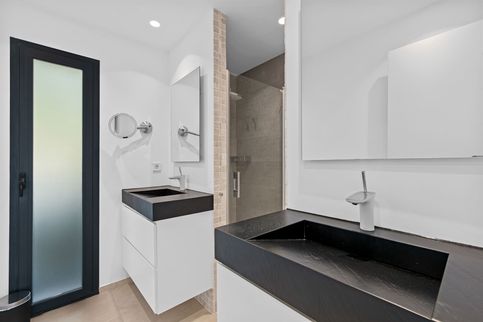 4 soveværelse Villa til salg i Nueva Andalucia med swimmingpool garage - € 1.895.000 (Ref: 9601409)