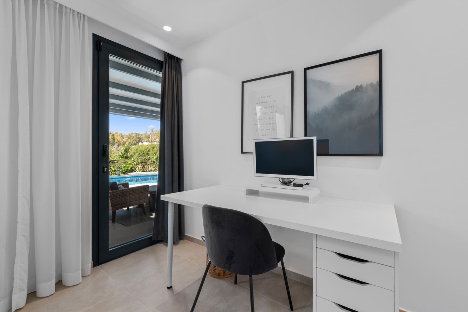 4 soveværelse Villa til salg i Nueva Andalucia med swimmingpool garage - € 1.895.000 (Ref: 9601409)