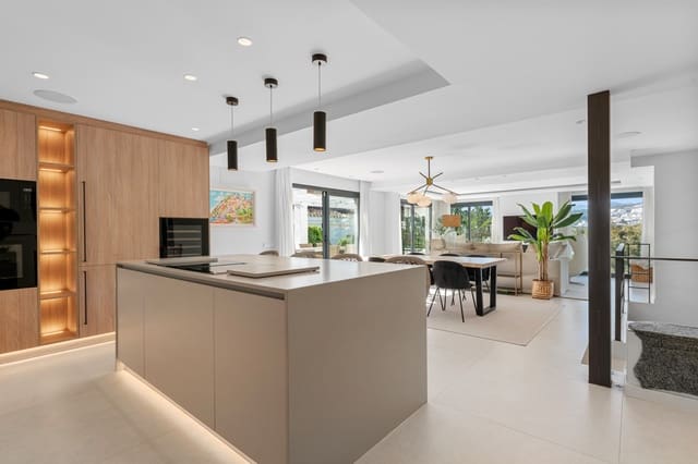 4 soveværelse Villa til salg i Nueva Andalucia, Marbella med swimmingpool garage - € 1.895.000 (Ref: 9601409)