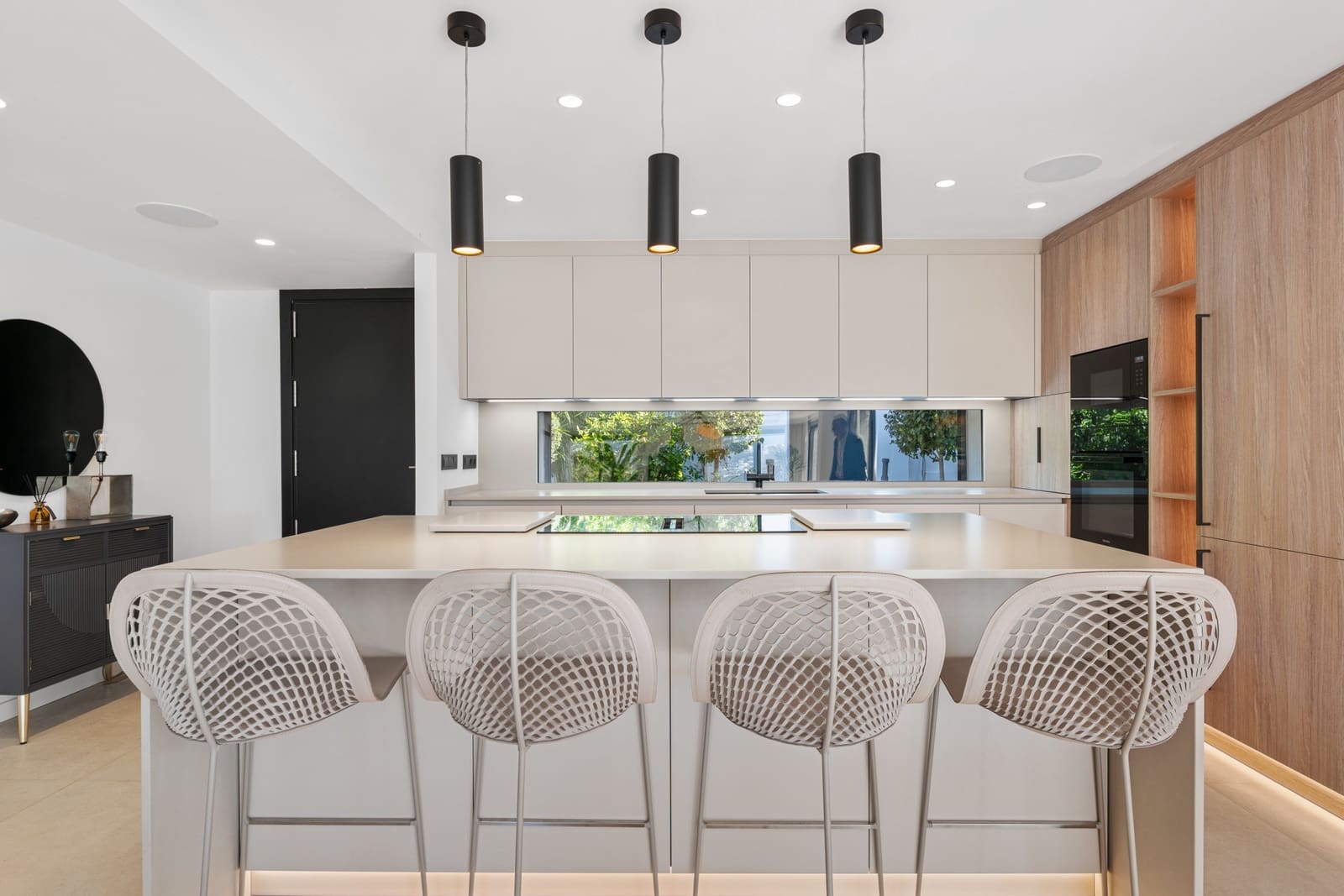 4 soveværelse Villa til salg i Nueva Andalucia med swimmingpool garage - € 1.895.000 (Ref: 9601409)