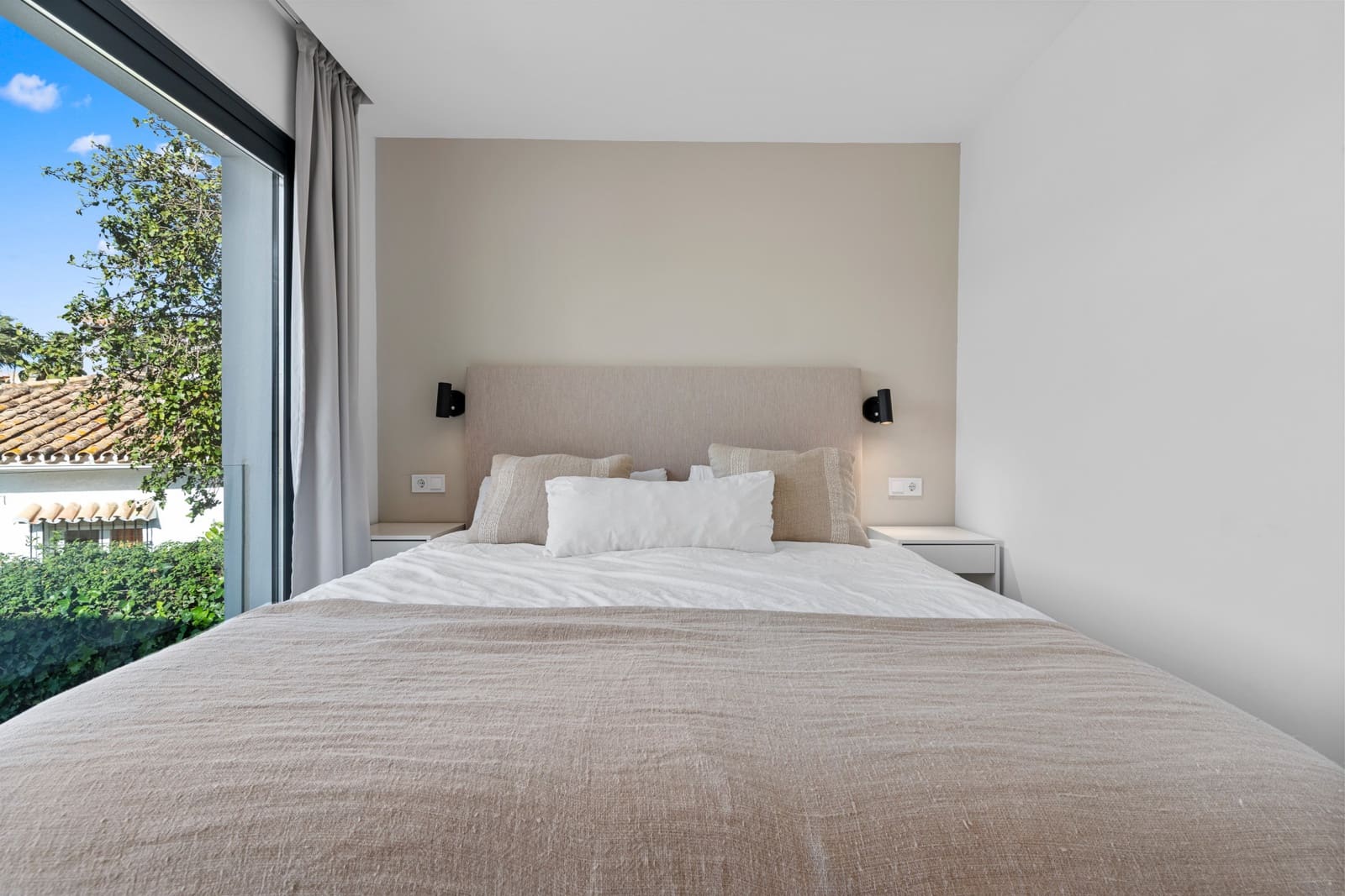 4 soveværelse Villa til salg i Nueva Andalucia med swimmingpool garage - € 1.895.000 (Ref: 9601409)