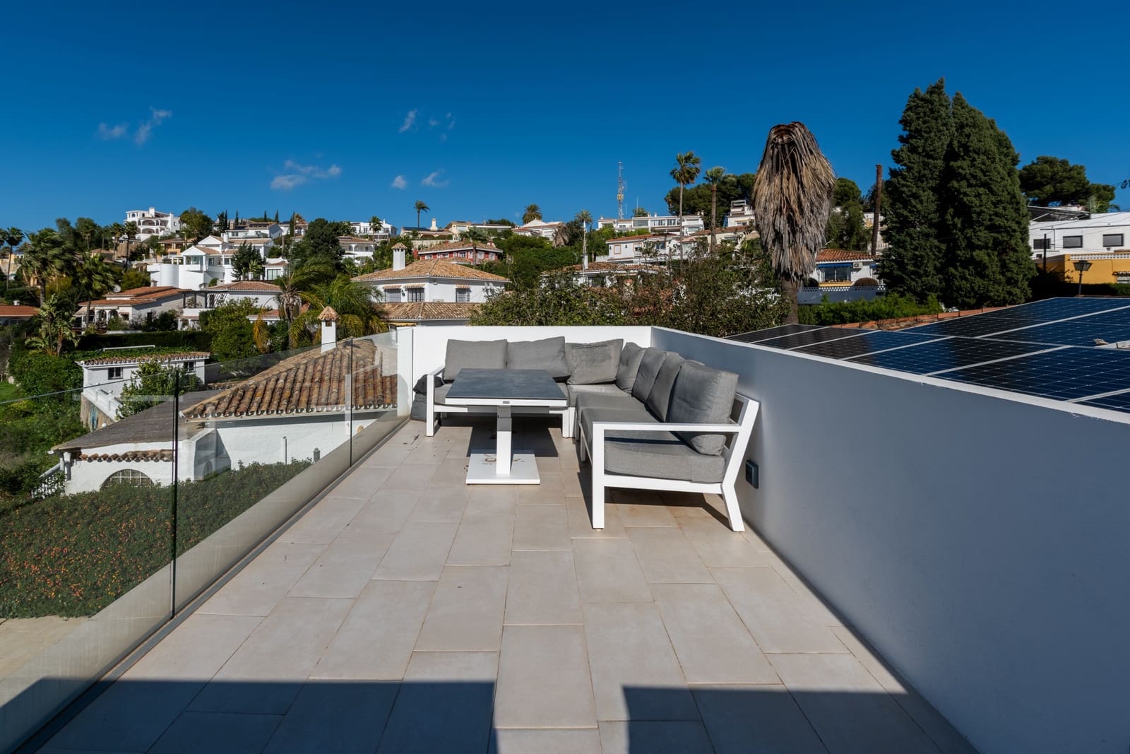 4 soveværelse Villa til salg i Nueva Andalucia med swimmingpool garage - € 1.895.000 (Ref: 9601409)