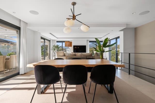 4 soveværelse Villa til salg i Nueva Andalucia, Marbella med swimmingpool garage - € 1.895.000 (Ref: 9601409)