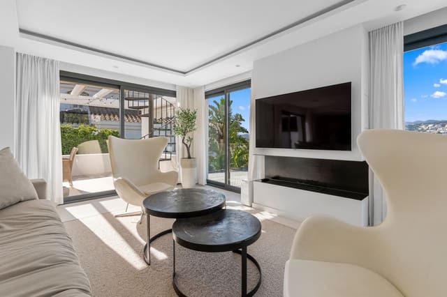 4 soveværelse Villa til salg i Nueva Andalucia, Marbella med swimmingpool garage - € 1.895.000 (Ref: 9601409)