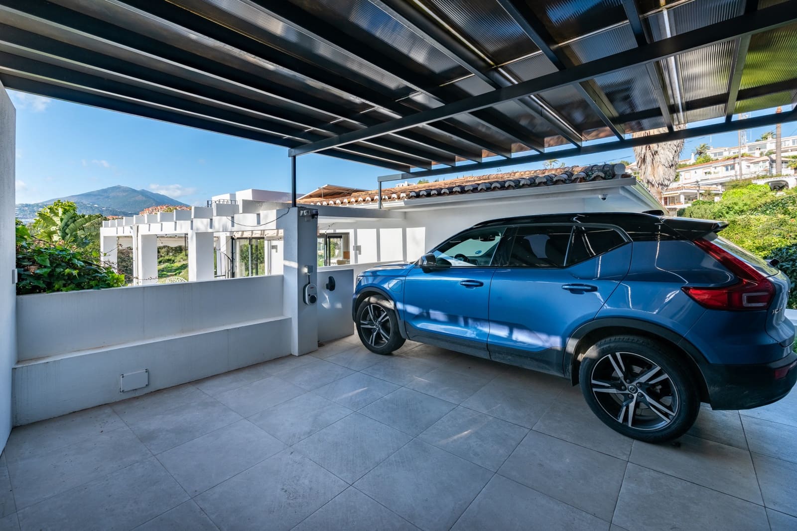 4 soveværelse Villa til salg i Nueva Andalucia med swimmingpool garage - € 1.895.000 (Ref: 9601409)