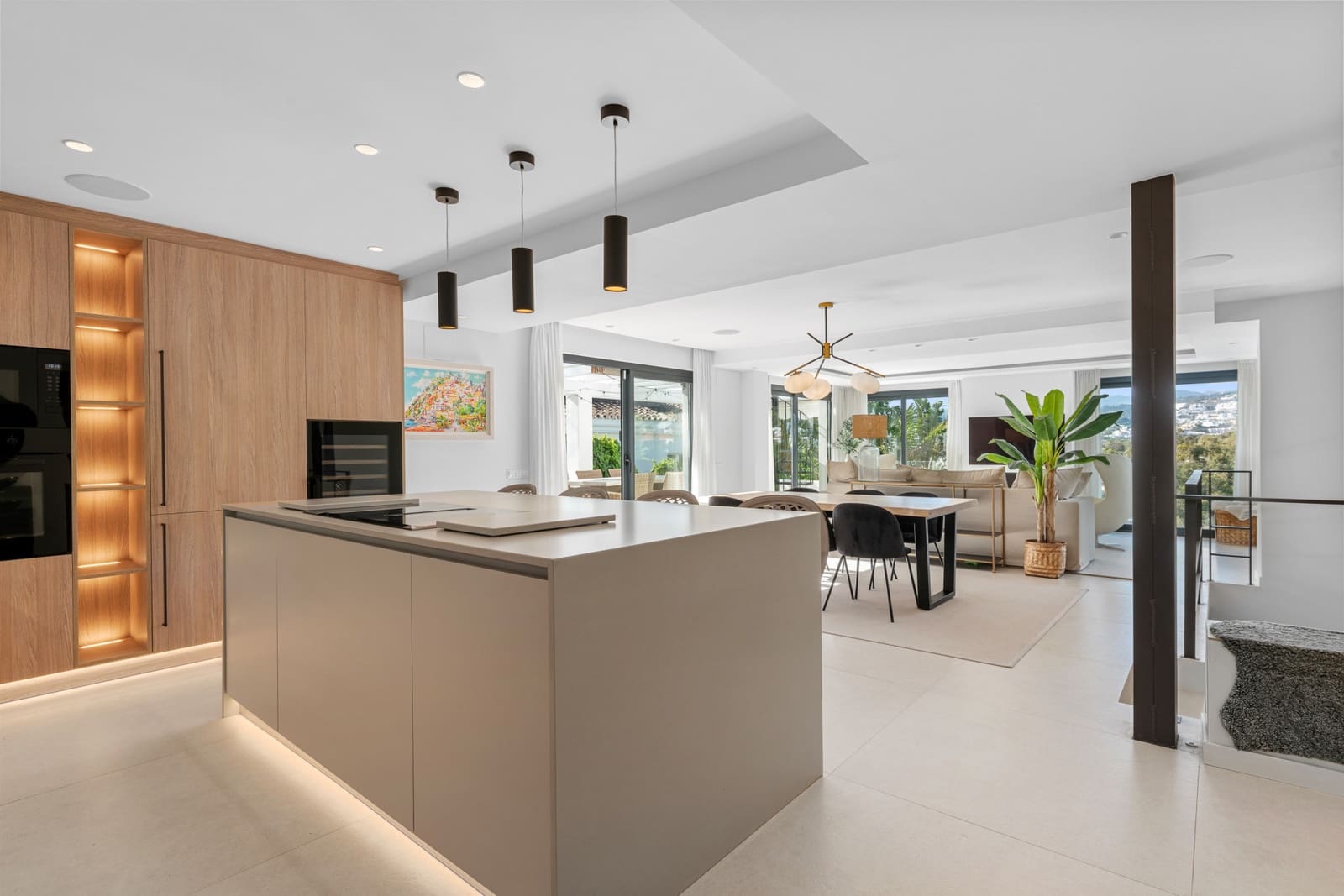 4 slaapkamer Villa te koop in Nueva Andalucia met zwembad garage - € 1.895.000 (Ref: 9601409)