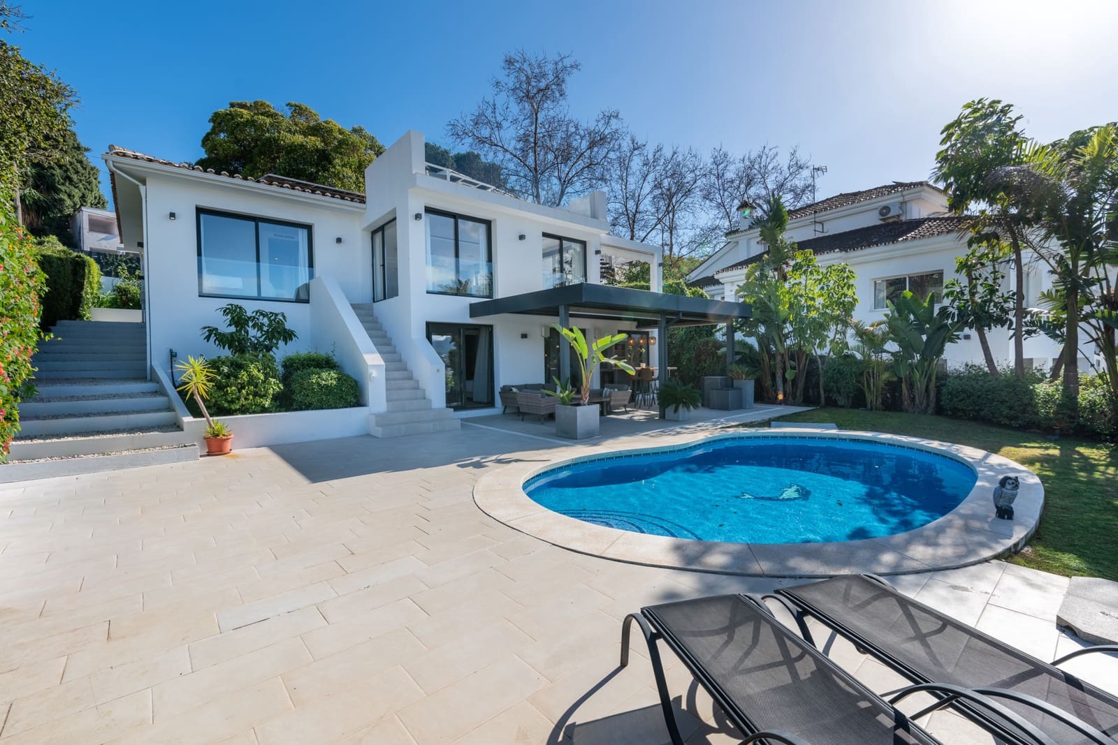4 slaapkamer Villa te koop in Nueva Andalucia met zwembad garage - € 1.895.000 (Ref: 9601409)