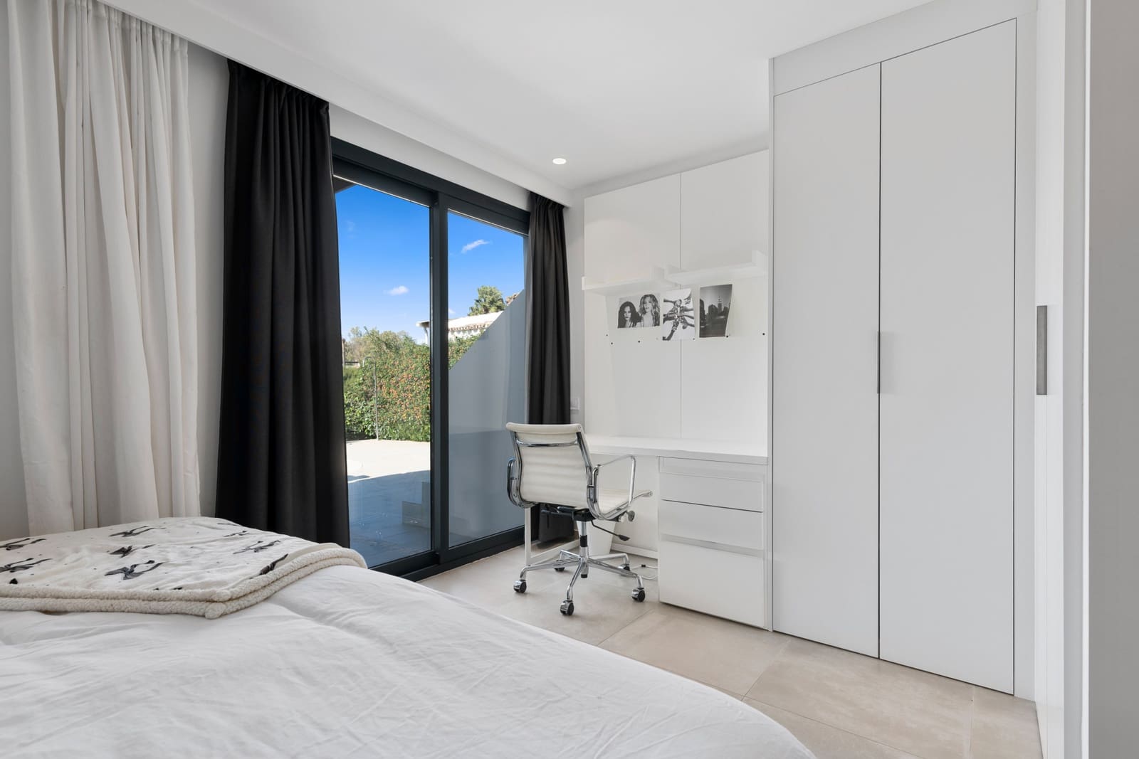 4 slaapkamer Villa te koop in Nueva Andalucia met zwembad garage - € 1.895.000 (Ref: 9601409)