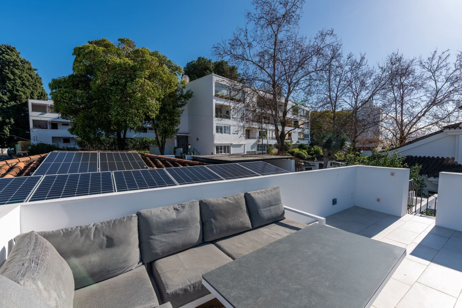 4 slaapkamer Villa te koop in Nueva Andalucia met zwembad garage - € 1.895.000 (Ref: 9601409)