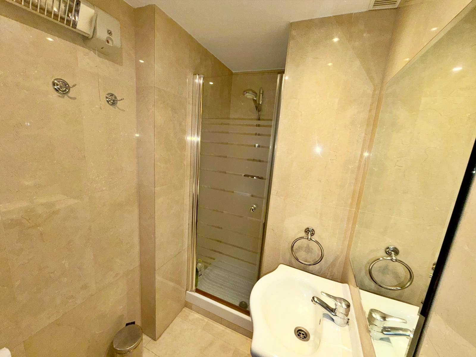 Apartamento de 3 habitaciones en Fuengirola en venta con piscina garaje - 410.000 € (Ref: 9618756)