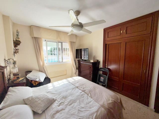 Apartamento de 3 habitaciones en Fuengirola en venta con piscina garaje - 410.000 € (Ref: 9618756)