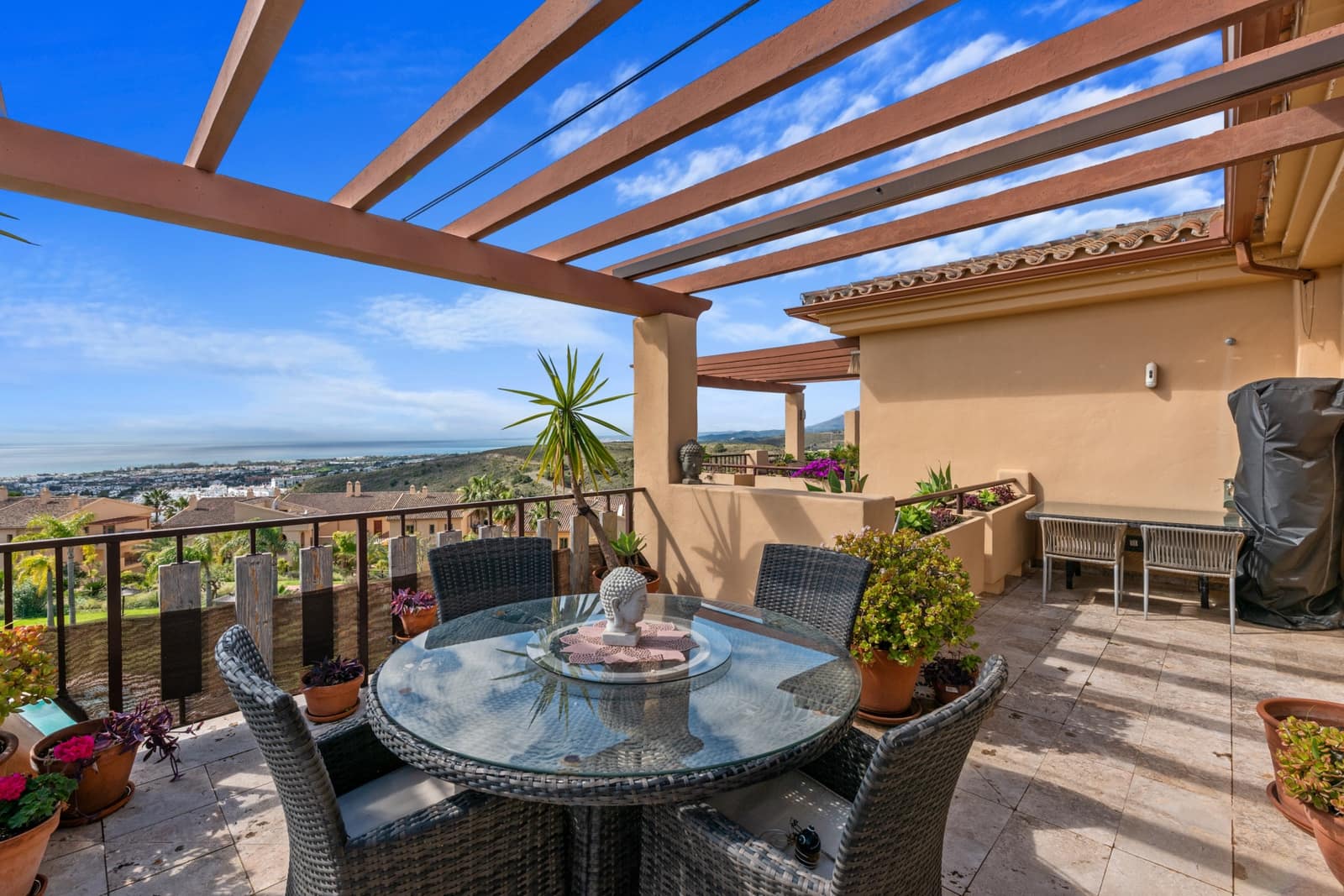 3 soverom Penthouse til salgs i Benahavis med svømmebasseng garasje - € 894 000 (Ref: 9657265)