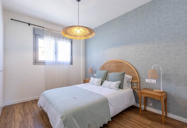 3 quarto Penthouse para venda em Estepona com piscina garagem - 475 000 € (Ref: 9697799)