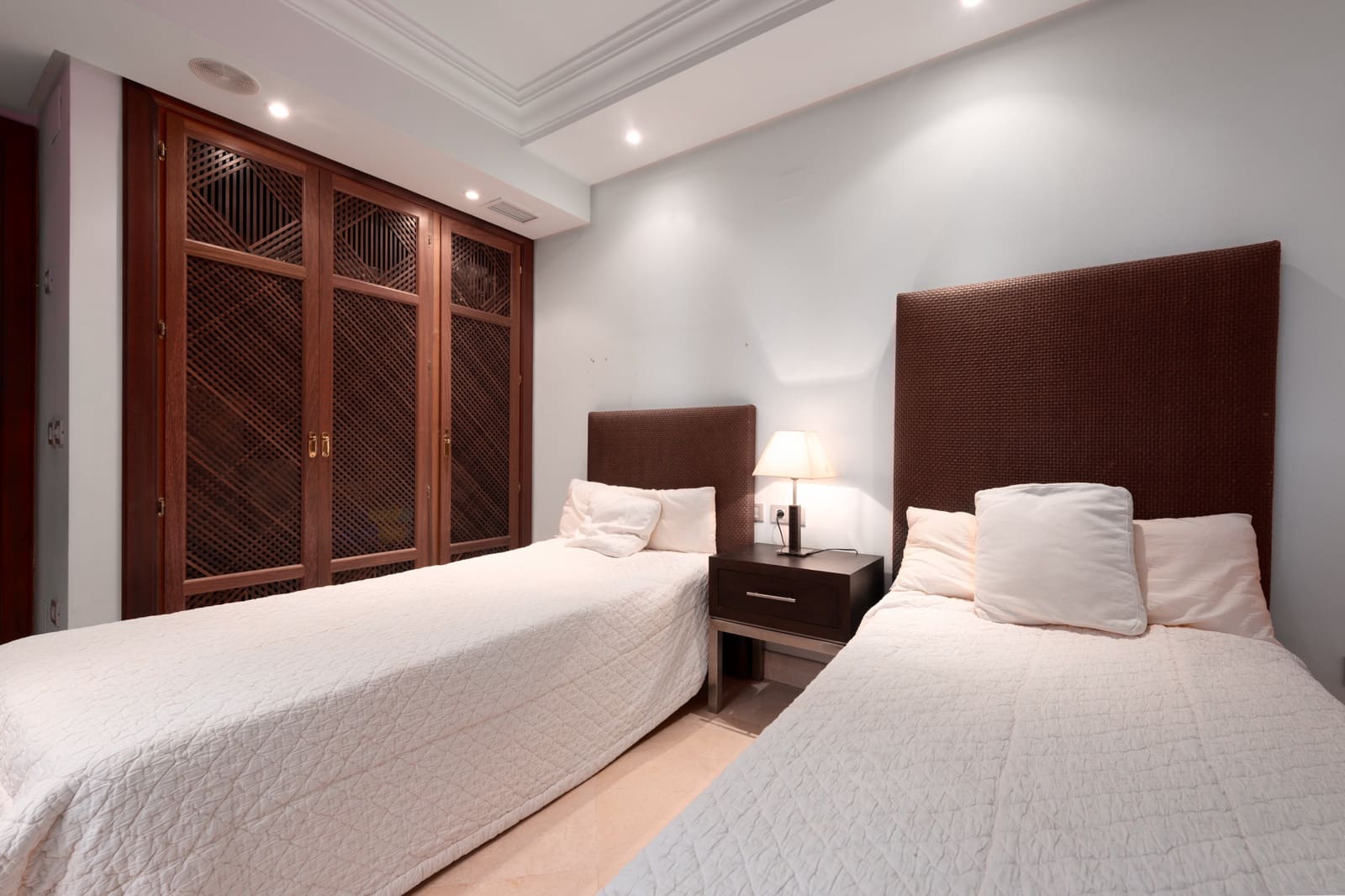 3 slaapkamer Appartement te koop in Estepona met zwembad garage - € 1.100.000 (Ref: 9734118)