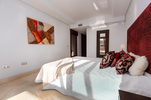 3 chambre Appartement à vendre à Estepona avec piscine garage - 999 000 € (Ref: 9734118)