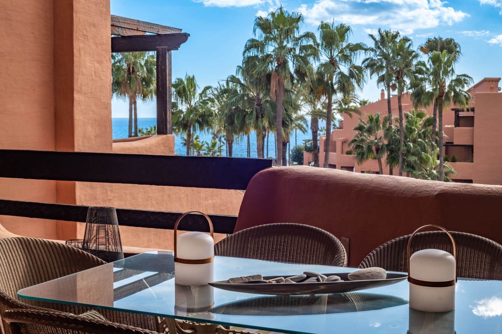 3 Zimmer Apartment zu verkaufen in Estepona mit Pool Garage - 999.000 € (Ref: 9734118)