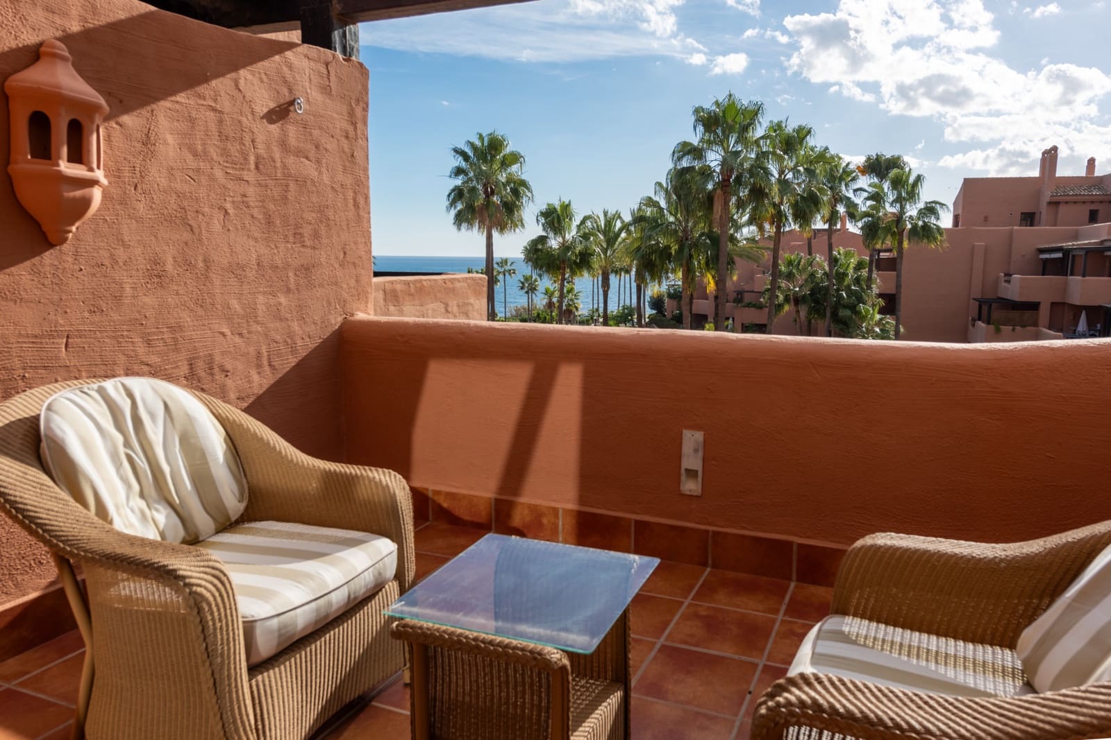 3 Zimmer Apartment zu verkaufen in Estepona mit Pool Garage - 999.000 € (Ref: 9734118)