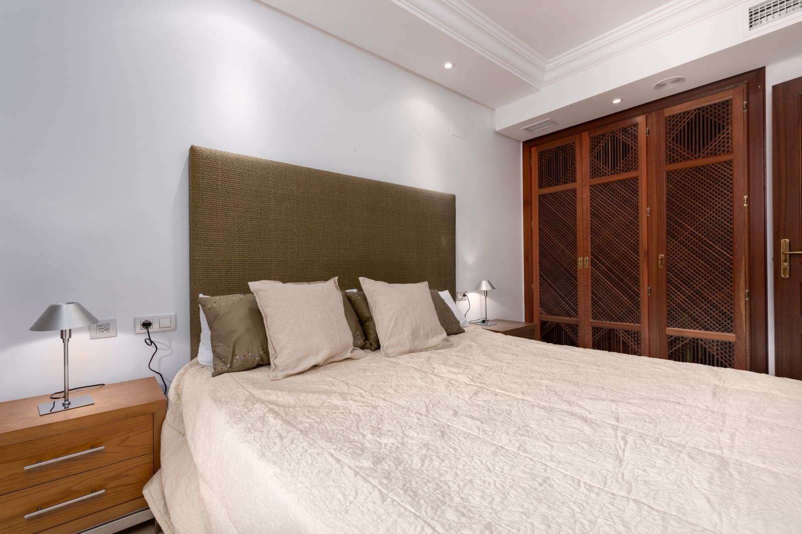 3 Zimmer Apartment zu verkaufen in Estepona mit Pool Garage - 999.000 € (Ref: 9734118)