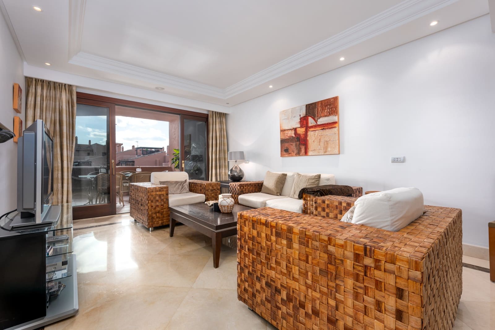 3 Zimmer Apartment zu verkaufen in Estepona mit Pool Garage - 999.000 € (Ref: 9734118)