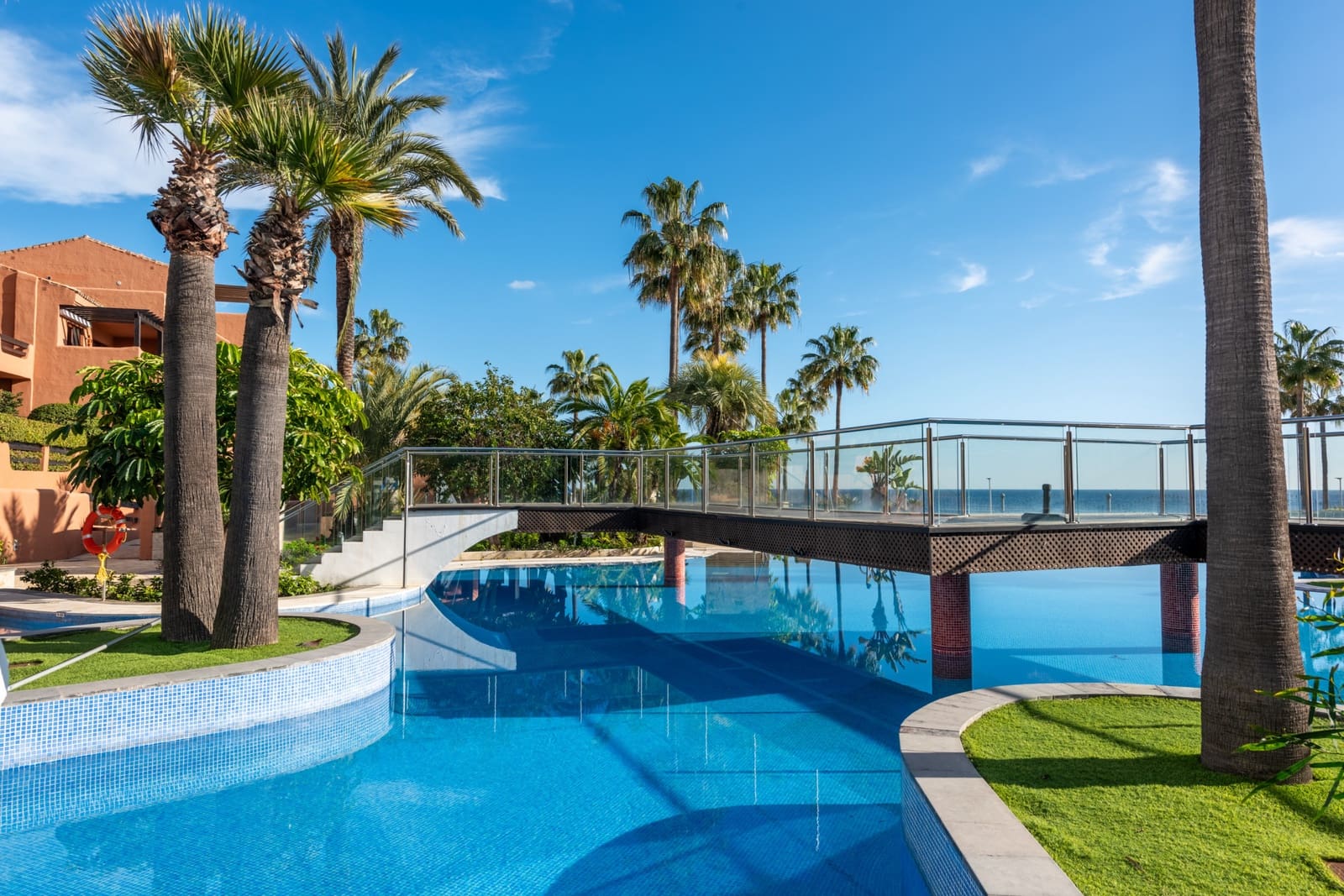 3 Zimmer Apartment zu verkaufen in Estepona mit Pool Garage - 999.000 € (Ref: 9734118)
