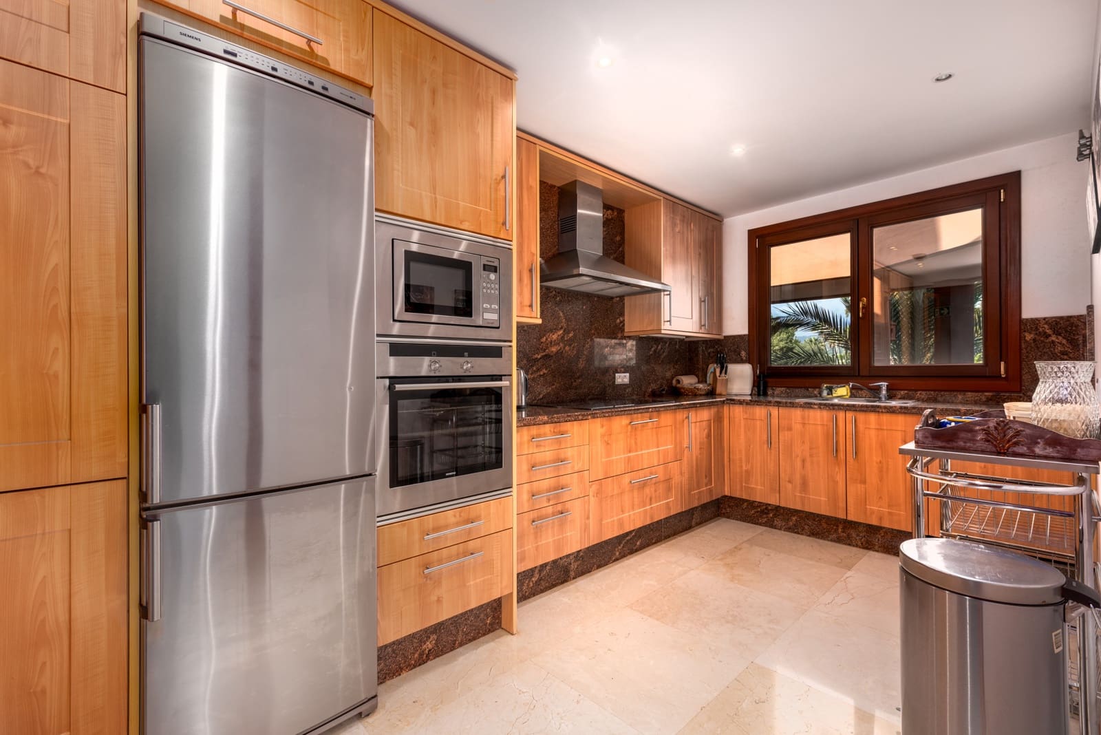 3 Zimmer Apartment zu verkaufen in Estepona mit Pool Garage - 999.000 € (Ref: 9734118)