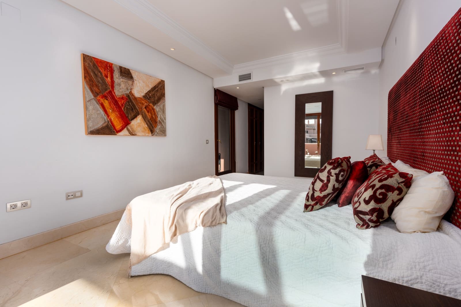 3 Zimmer Apartment zu verkaufen in Estepona mit Pool Garage - 999.000 € (Ref: 9734118)