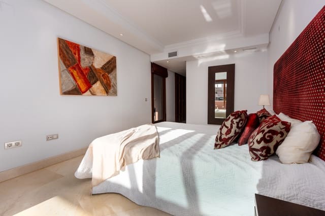 3 bedroom Apartment for sale in Estepona with pool garage - € 999,000 (Ref: 9734118)