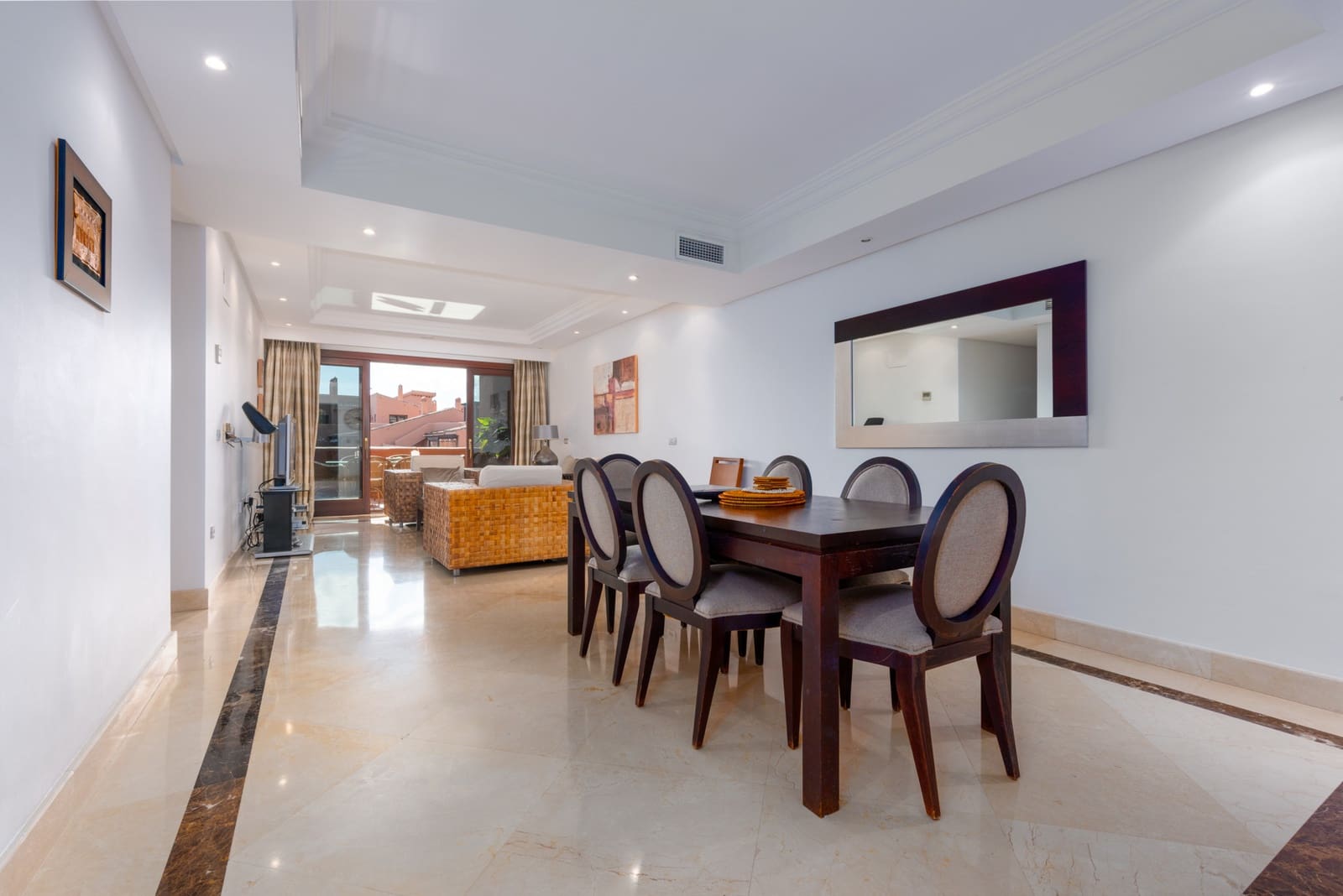 3 Zimmer Apartment zu verkaufen in Estepona mit Pool Garage - 999.000 € (Ref: 9734118)