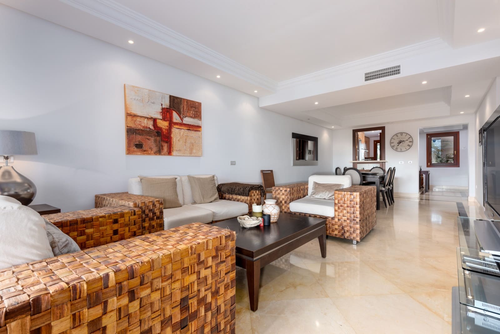 3 Zimmer Apartment zu verkaufen in Estepona mit Pool Garage - 999.000 € (Ref: 9734118)