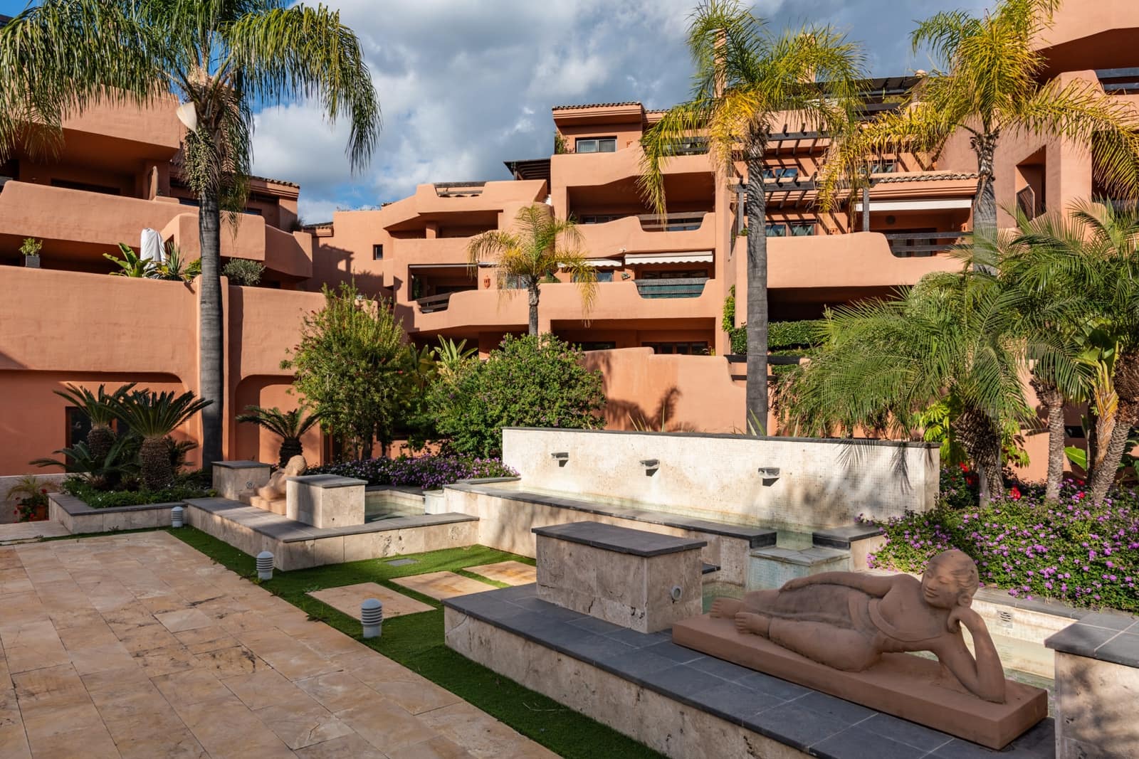 3 Zimmer Apartment zu verkaufen in Estepona mit Pool Garage - 999.000 € (Ref: 9734118)