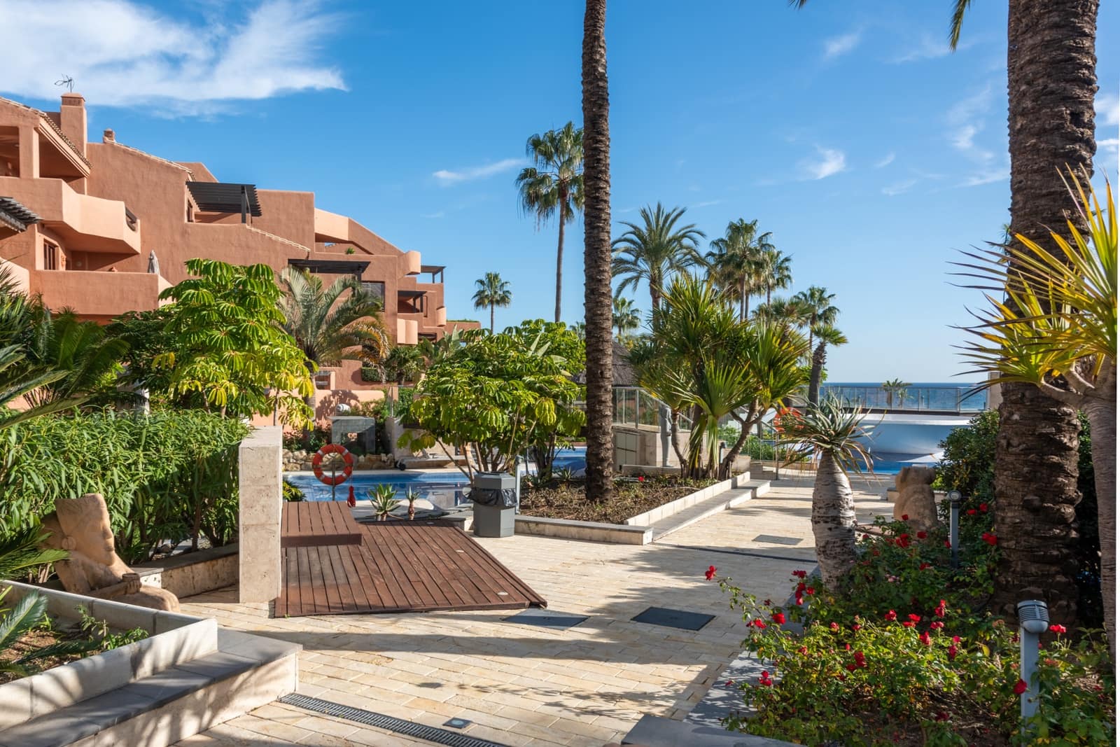 3 Zimmer Apartment zu verkaufen in Estepona mit Pool Garage - 999.000 € (Ref: 9734118)