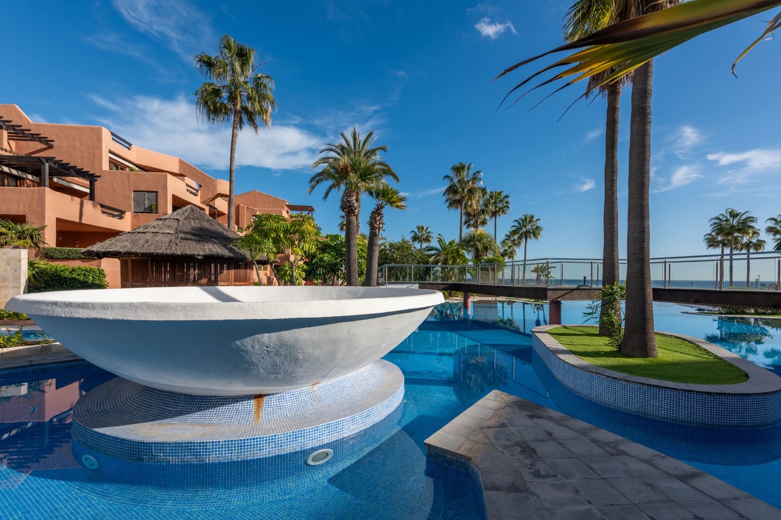 3 Zimmer Apartment zu verkaufen in Estepona mit Pool Garage - 999.000 € (Ref: 9734118)