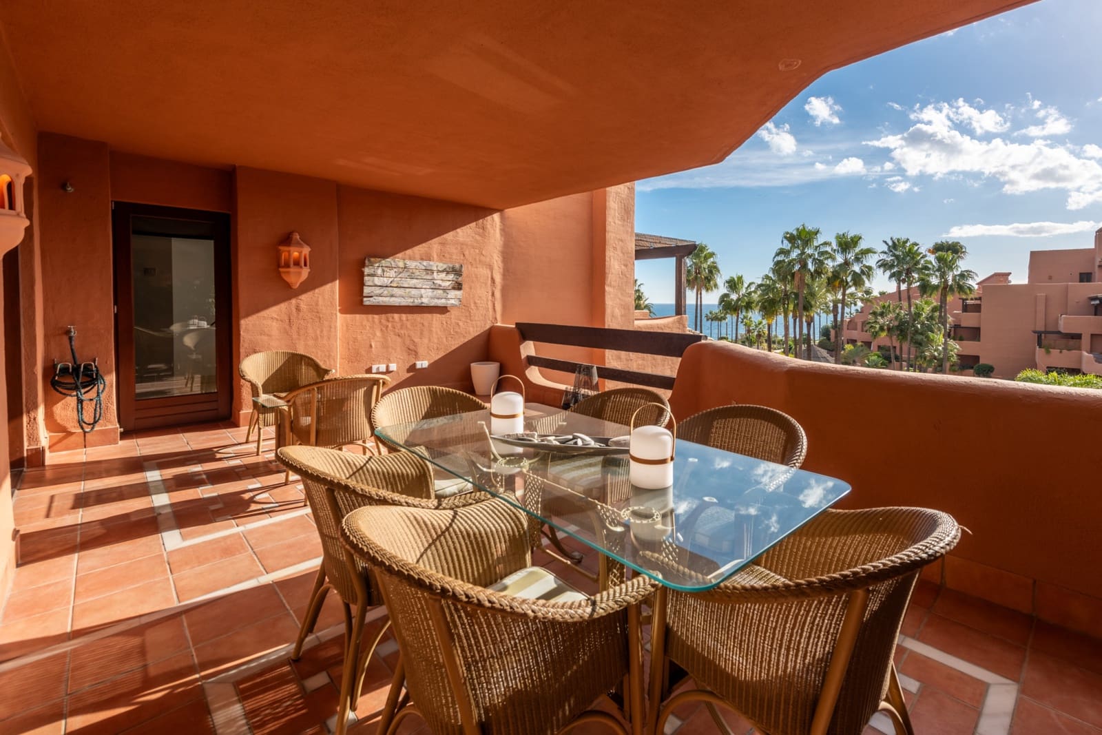 3 Zimmer Apartment zu verkaufen in Estepona mit Pool Garage - 999.000 € (Ref: 9734118)