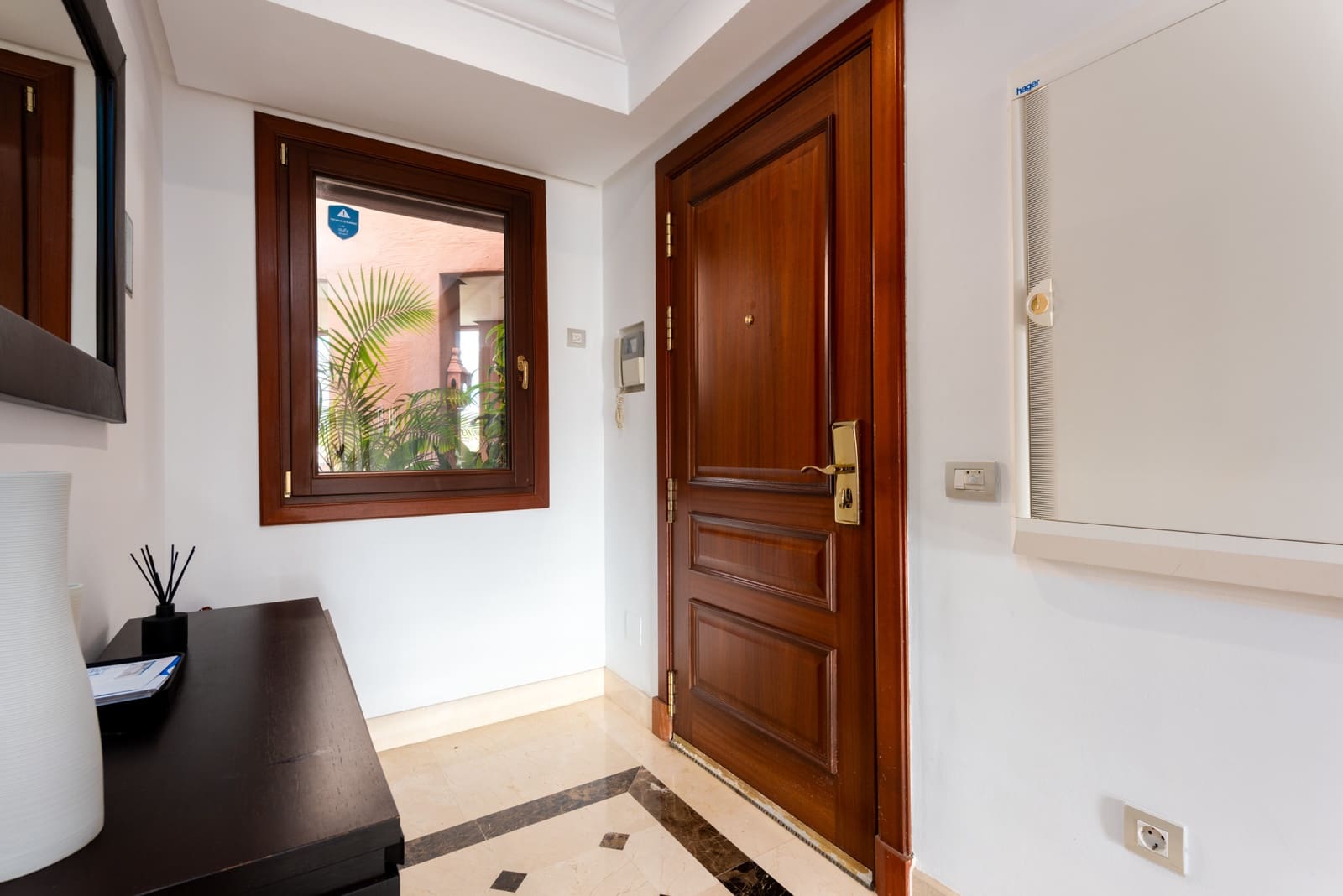 3 Zimmer Apartment zu verkaufen in Estepona mit Pool Garage - 999.000 € (Ref: 9734118)