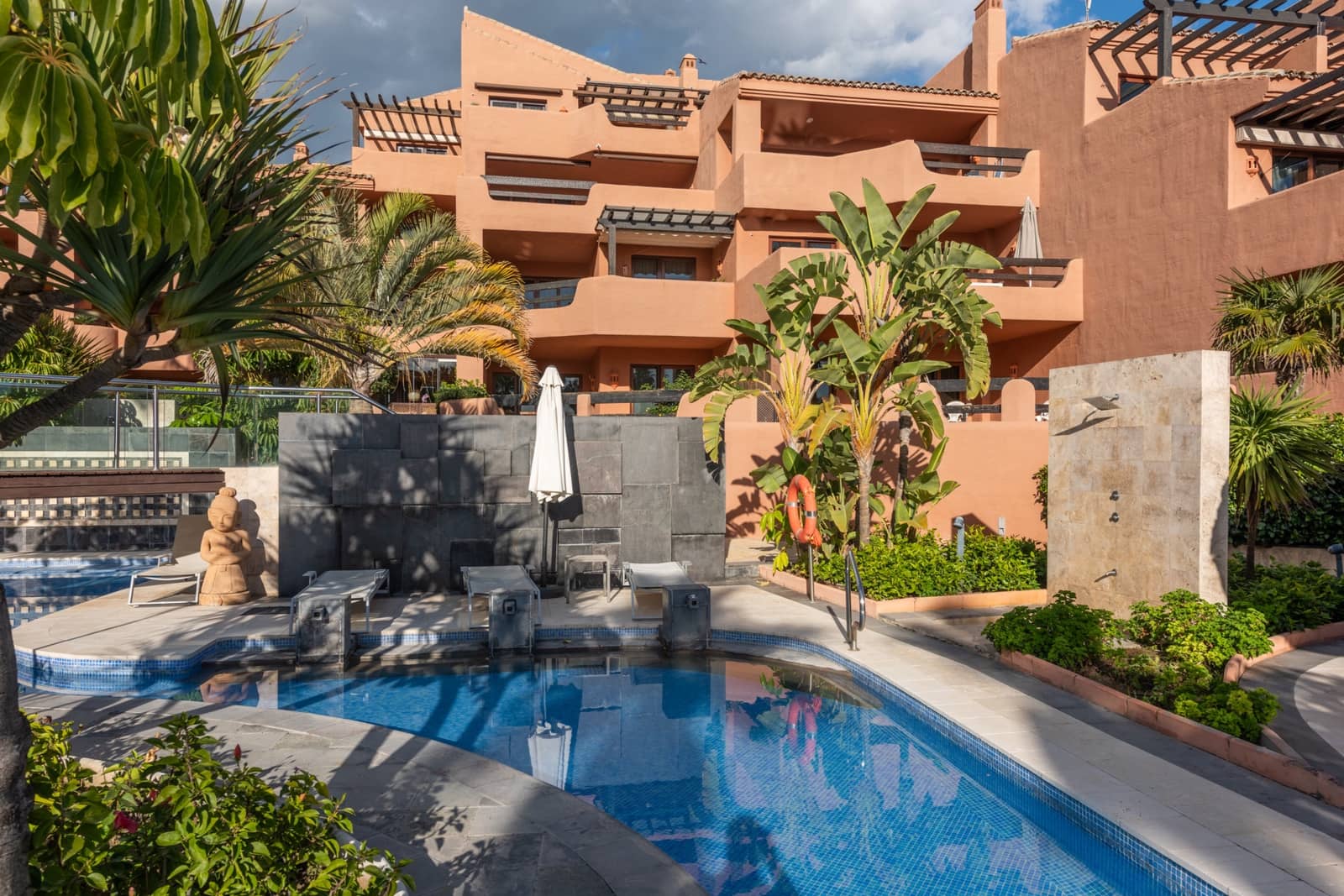 3 Zimmer Apartment zu verkaufen in Estepona mit Pool Garage - 999.000 € (Ref: 9734118)