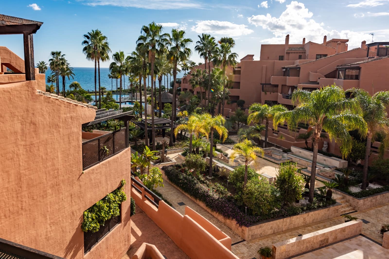 3 Zimmer Apartment zu verkaufen in Estepona mit Pool Garage - 999.000 € (Ref: 9734118)