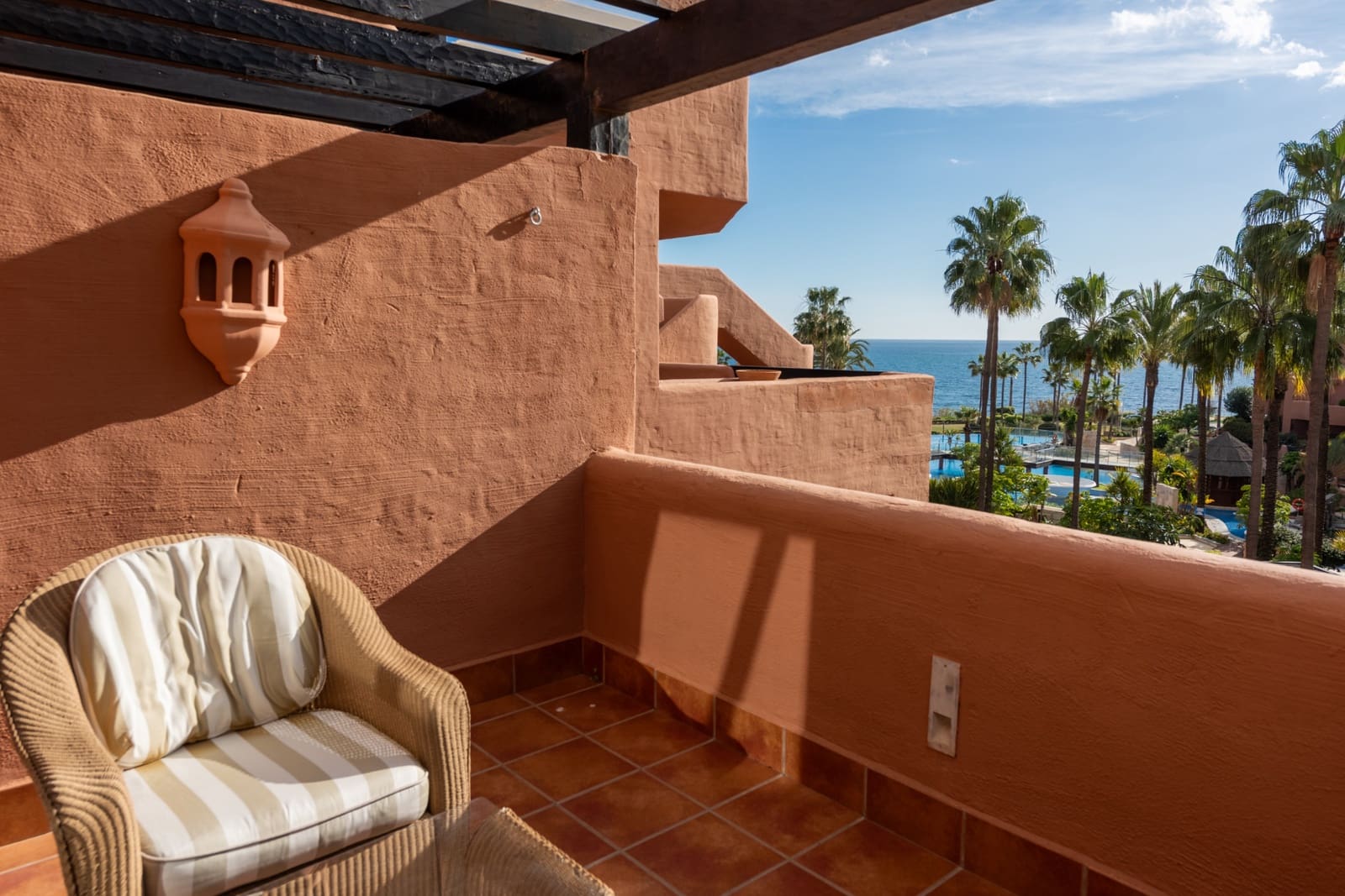 3 Zimmer Apartment zu verkaufen in Estepona mit Pool Garage - 999.000 € (Ref: 9734118)