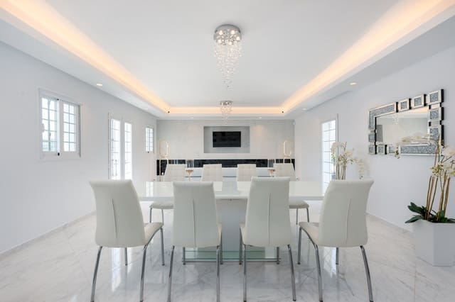 3 chambre Maison de Ville à vendre à Marbella avec piscine garage - 1 050 000 € (Ref: 9734119)