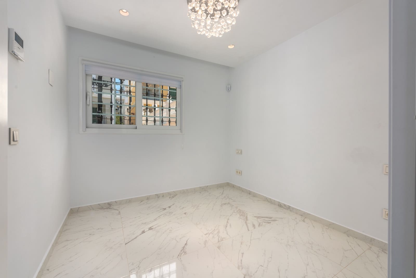 3 sovrum Hus till salu i Marbella med pool garage - 1 050 000 € (Ref: 9734119)