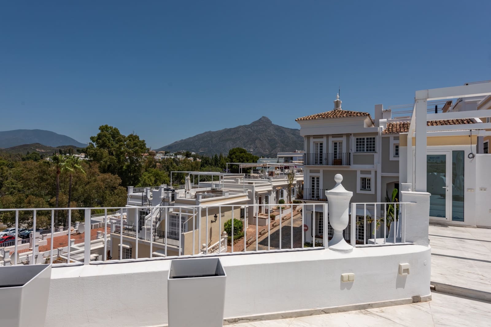 3 sovrum Hus till salu i Marbella med pool garage - 1 050 000 € (Ref: 9734119)