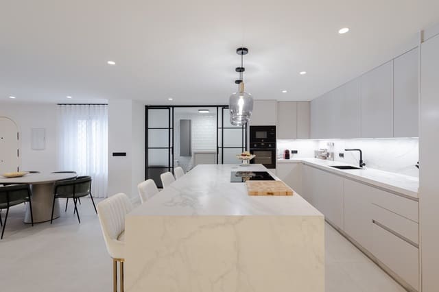 3 soverom Leilighet til salgs i Marbella med svømmebasseng garasje - € 1 325 000 (Ref: 9772482)