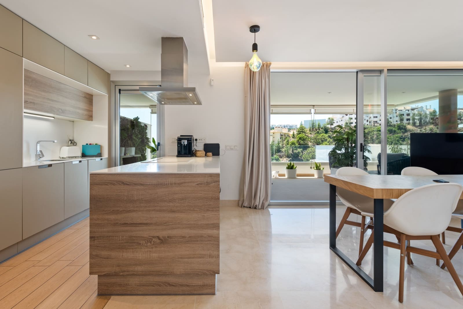 3 quarto Apartamento para venda em Benahavis com piscina garagem - 620 000 € (Ref: 9809470)